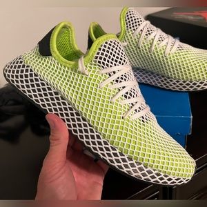 ADIDAS DEERUPT RUNNER SIZE 10